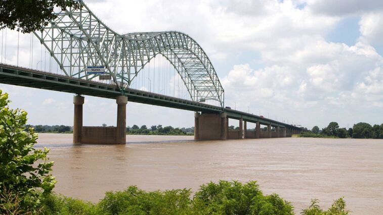 peracetic acid cleans the Mississippi from organic and industrial waste